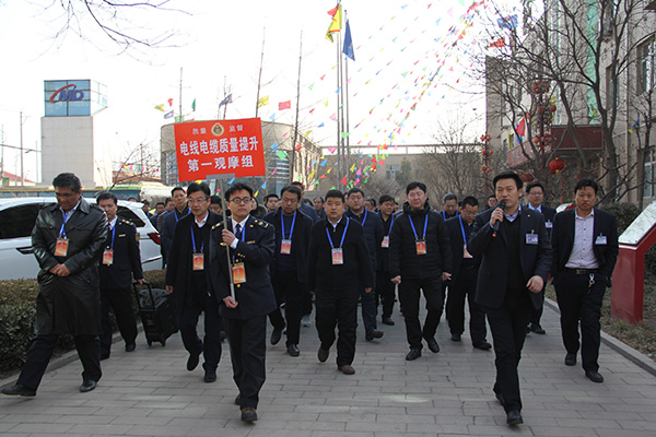 省市县有关向导和300多家企业代表观摩利记集团